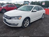 Volkswagen Passat 1.8T Limited Edition 1VWAT7A3XFC076570 photo
