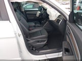 Volkswagen Atlas 3.6L V6 Sel 1V2BR2CA1PC557151 photo