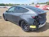 Tesla Model Y Performance Dual Motor All-Wheel Drive 7SAYGDEFXNF444534 fotografie