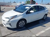 Toyota Prius Three JTDKARFU8J3054456 снимка