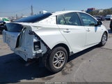 Toyota Prius Three JTDKARFU8J3054456 снимка