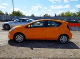 Toyota Prius C Two JTDKDTB30F1097161 снимка