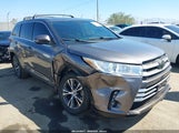 Toyota Highlander Le 5TDZZRFHXJS274917 снимка
