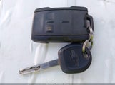 Chevrolet Silverado  2Wd Standard Bed Wt 1GCRWAEF0MZ121847 снимка