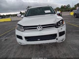Volkswagen Touareg 3.6L Sport WVGEF9BPXED005205 photo