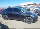 Tesla Model Y 7SAYGDED6SF242106 fotografie