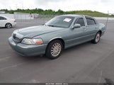 Lincoln Town Car Signature 1LNHM81W74Y675064 photo