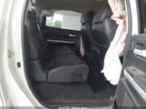 Toyota Tundra Sr5 5.7L V8 5TFDW5F10HX616006 снимка