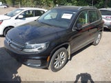 Volkswagen Tiguan 2.0T Wolfsburg Edition WVGSV7AX2HK014847 снимка