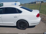 Volkswagen Passat 2.0L Tdi Sel Premium 1VWCN7A31EC029932 photo