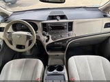 Toyota Sienna Le 5TDKK3DC2CS206057 fotografie