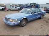 Lincoln Town Car Signature/Tournament 1LNLM82W8RY695307 снимка