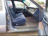 Lincoln Town Car Signature/Tournament 1LNLM82W8RY695307 снимка