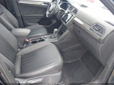 Volkswagen Tiguan 2.0T Se R-Line Black 3VV8B7AX7NM103374 снимка