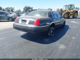 Lincoln Town Car Executive 1LNHM84W11Y632590 снимка