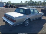 Chrysler New Yorker 2C3BF66K8CR173248 снимка