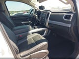 Nissan Titan Xd Pro-4X Gas 1N6AA1F48KN519317 fotografie