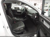 Volvo Xc40 T5 Momentum YV4162UK8L2181798 photo