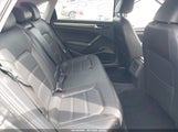 Volkswagen Passat 1.8T R-Line 1VWDT7A33HC086499 снимка