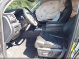 Toyota Tundra Platinum 5.7L V8 5TFAW5F15JX758134 fotografie