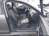 Volkswagen Passat 2.5L Wolfsburg Edition 1VWAP7A38DC132846 снимка