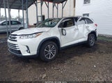 Toyota Highlander Xle 5TDJZRFH8KS589875 photo