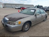 Lincoln Town Car Signature 1LNHM82W32Y650982 photo