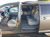 Toyota Sienna Limited V6 7 Passenger 5TDYK3DC8DS303565 снимка