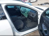 Chevrolet Malibu Fwd Rs 1G1ZG5ST9RF113214 снимка
