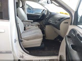 Chrysler Town & Country Touring 2A4RR5DG8BR721915 fotografie