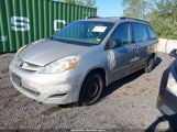 Toyota Sienna Ce NY71474 снимка