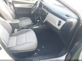 Toyota Corolla Le 5YFBURHE6HP655279 снимка