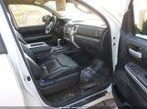 Toyota Tundra Sr5 5.7L V8 5TFCY5F18JX023487 fotografie