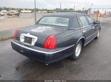 Lincoln Town Car Executive 1LNHM81WXYY808762 снимка