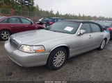 Lincoln Town Car Signature 1LNHM81W34Y603990 снимка