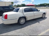 Lincoln Town Car Signature 1LNHM81W97Y639882 снимка