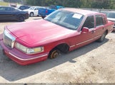 Lincoln Town Car Signature/Spinnaker 1LNLM82W1SY634483 снимка
