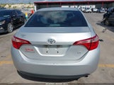 Toyota Corolla Le 5YFBURHE6JP833990 снимка