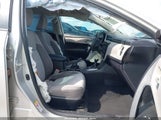 Toyota Corolla Le 5YFBURHE6JP833990 снимка