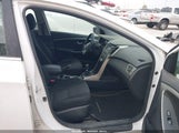 Hyundai Elantra Gt KMHD35LE1DU035377 снимка