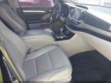 Toyota Highlander Xle V6 5TDJKRFHXGS310535 fotografie