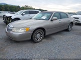 Lincoln Town Car Signature 1LNHM82W81Y680168 photo