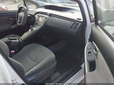 Toyota Prius Two JTDKN3DU1D5572440 снимка
