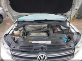 Volkswagen Tiguan 2.0T Sport WVGUV7AX2HK023007 снимка