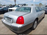 Lincoln Town Car Signature 1LNHM82W73Y650288 снимка