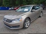 Volkswagen Passat 1.8T Se 1VWBS7A37FC023736 снимка