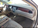 Lincoln Town Car Signature Limited 1LNHM82W15Y659801 снимка