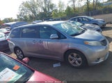 Toyota Sienna Le V6 8 Passenger 5TDKK3DC2CS258692 снимка