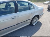 BMW 528Ia WBADM6344YGU22084 снимка