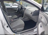 Toyota Corolla Le 2T1BU4EE1AC485510 fotografie